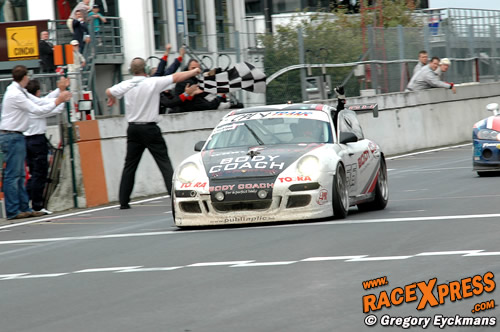 De GPR Porsche pakte de overwinning met beide handen